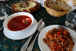 Обід в ресторані Стіжок - буковинська кухня - Берегомет